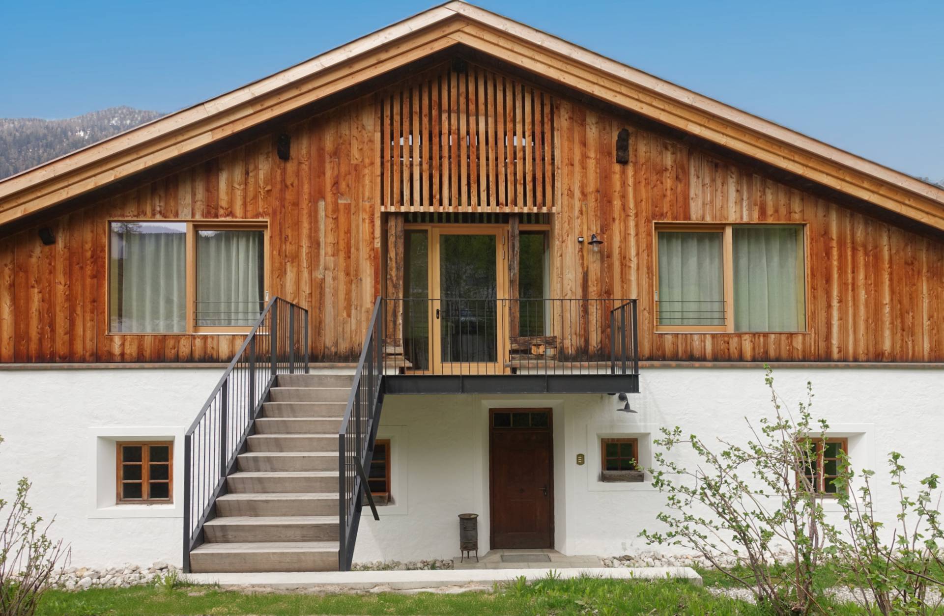 Sanierung Haus Wassermann, Sexten (2018–2021, 2023): Ansicht Rückseite. Architekt Johannes Watschinger.