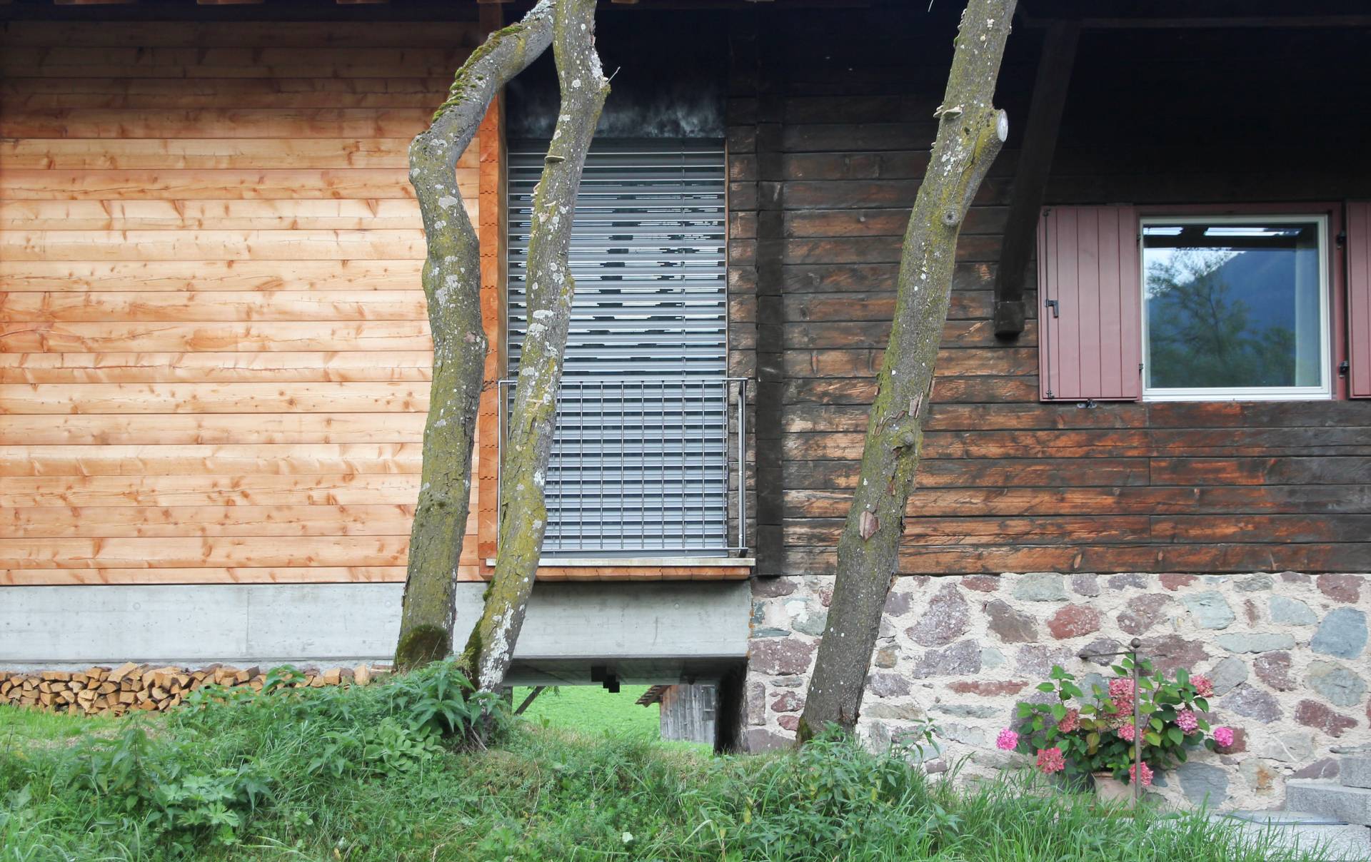 Sanierung Haus C, Sexten (2014): Ausschnitt Westansicht. Architekt Johannes Watschinger.